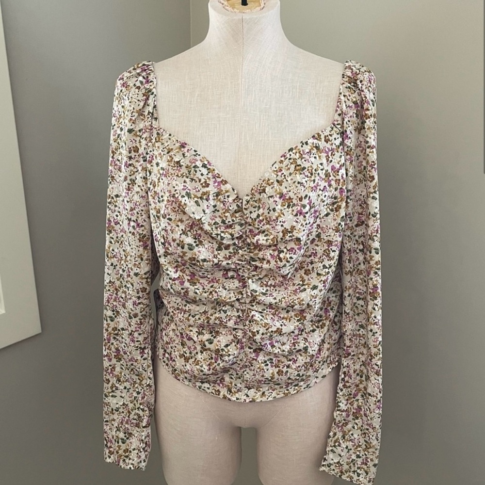 NWOT ASTR THE LABEL Floral Long Sleeve Top